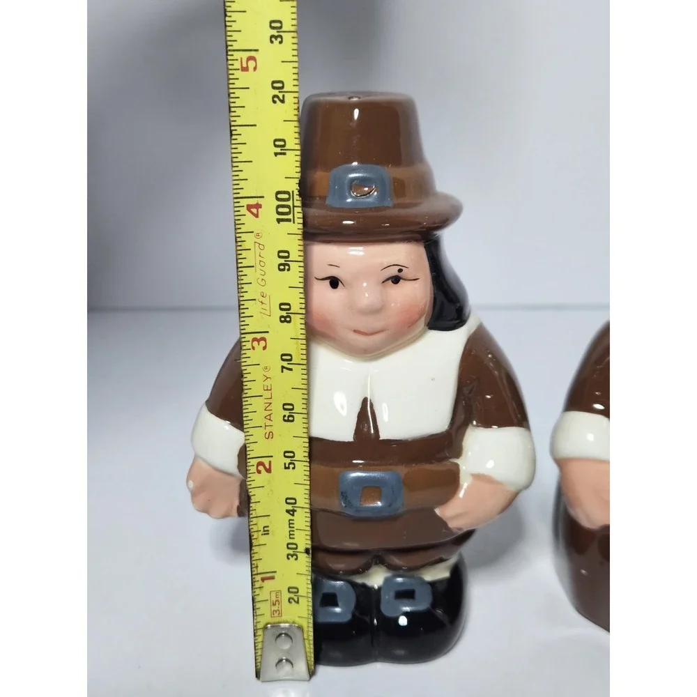 Publix The Pilgrim Pair Thanksgiving Ceramic Salt and Pepper Shakers Vintage